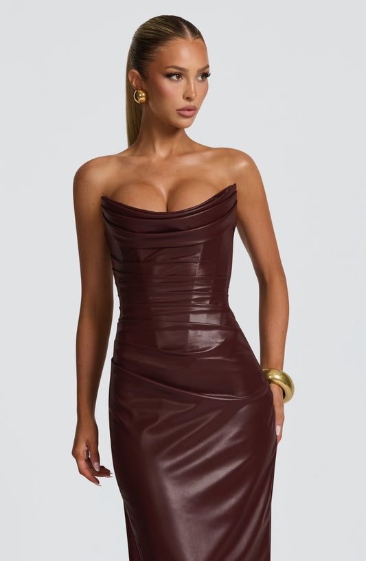 Alvara Maxi Dress Burgundy – close-up detail